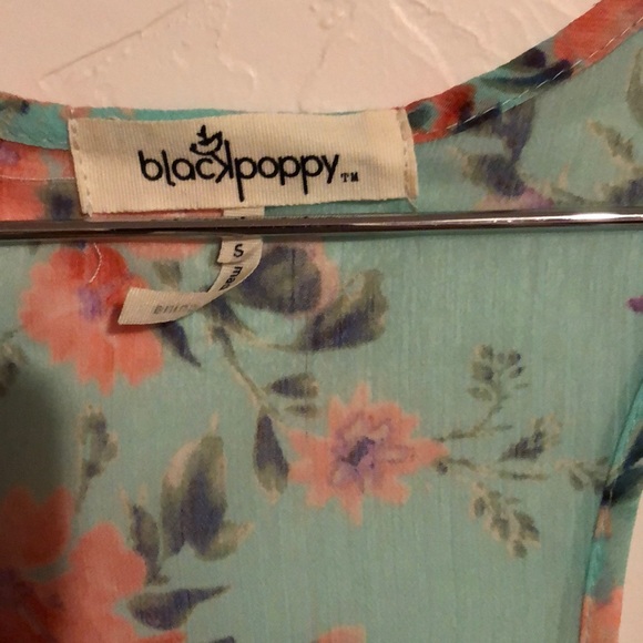 Black Poppy flowered flowy tank - Picture 5 of 6